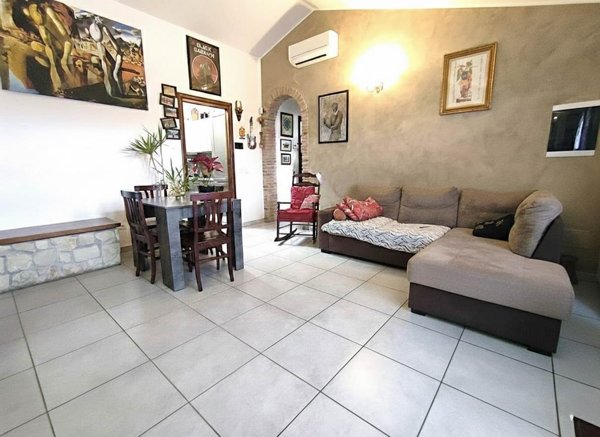 casa indipendente in vendita a Pistoia