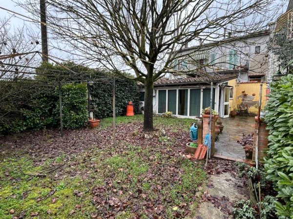 appartamento in vendita a Pistoia in zona Spazzavento