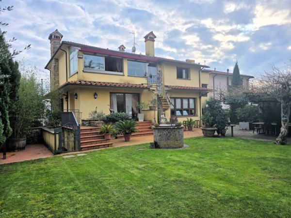 casa indipendente in vendita a Pistoia in zona Centro Città