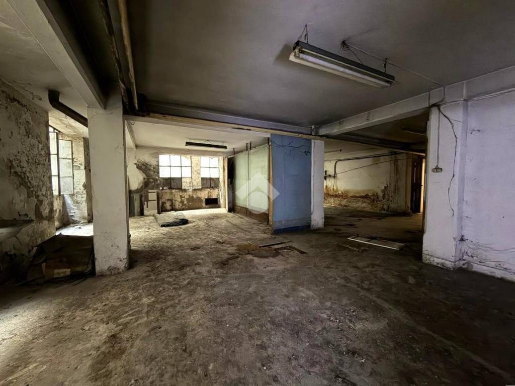 locale commerciale in vendita a Pistoia in zona Centro Città