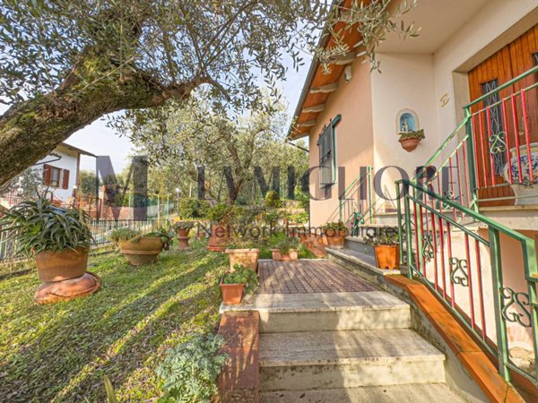 casa indipendente in vendita a Pistoia in zona Valdibrana