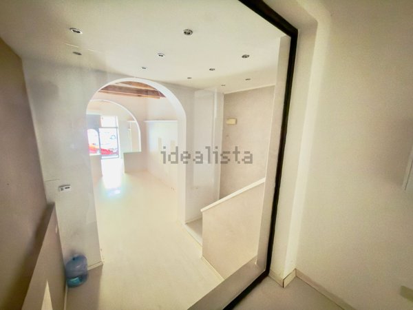 negozio in vendita a Pistoia in zona Centro Città