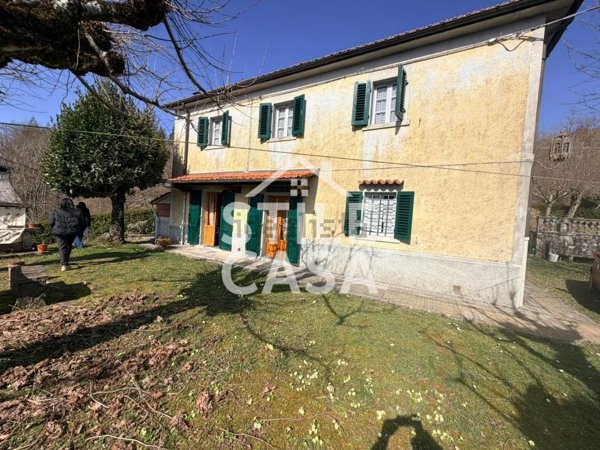 casa indipendente in vendita a Pistoia in zona Le Piastre