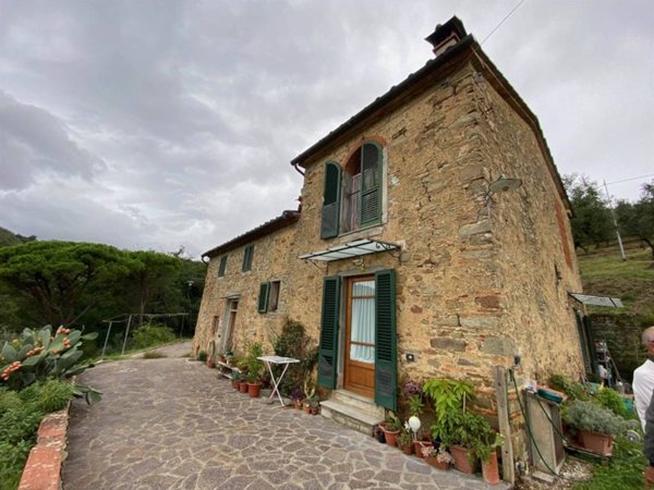 casa indipendente in vendita a Pistoia in zona Valdibure