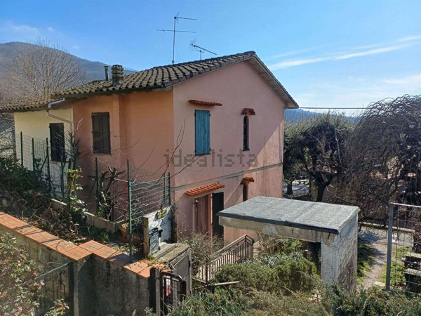 casa indipendente in vendita a Pistoia in zona Sammommè