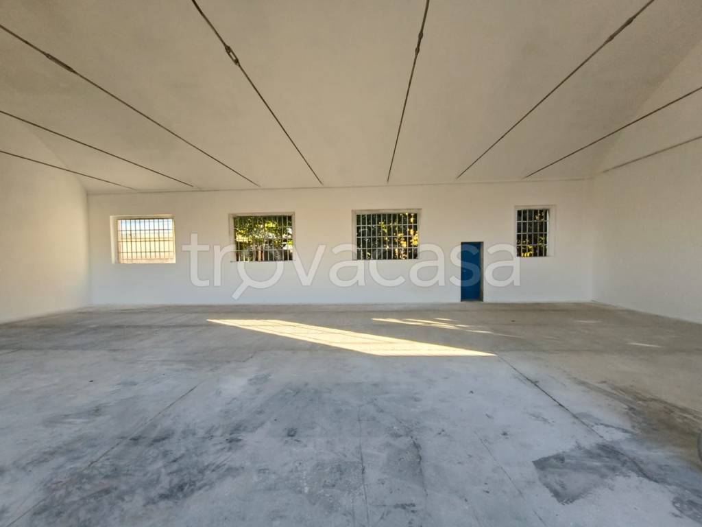 locale commerciale in vendita a Pistoia