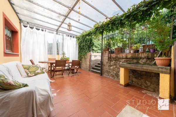 casa indipendente in vendita a Pistoia in zona Centro Città