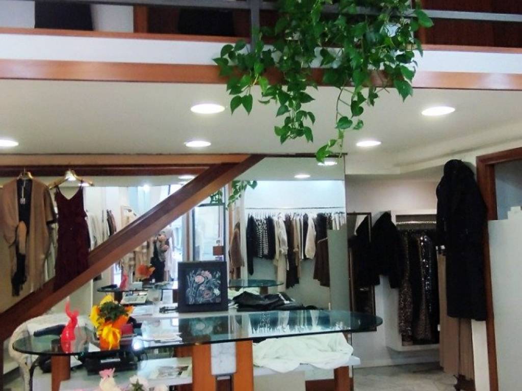 negozio in vendita a Pistoia in zona Centro Città