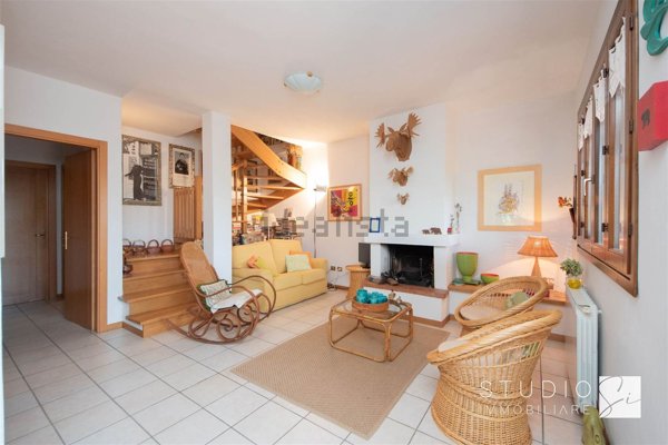 casa indipendente in vendita a Pistoia in zona Cireglio