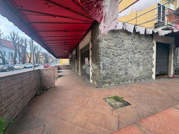 negozio in vendita a Pistoia in zona Stadio