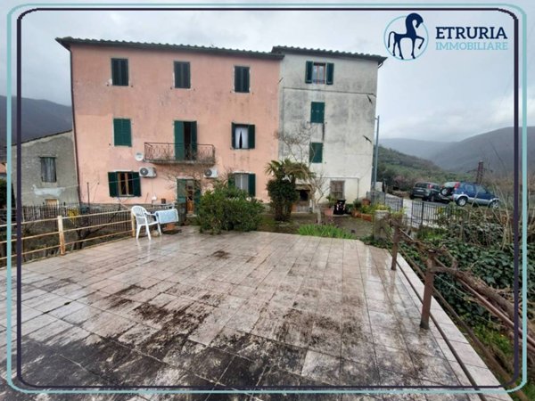 casa indipendente in vendita a Pistoia in zona Baggio