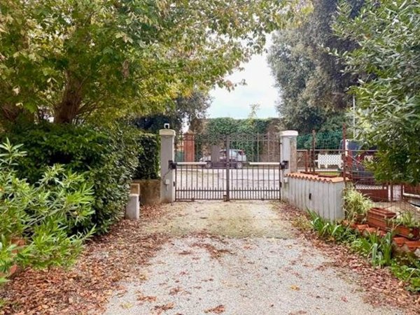 casa indipendente in vendita a Pistoia in zona Centro Città