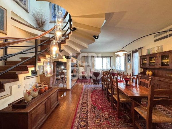 casa indipendente in vendita a Pistoia in zona Stadio