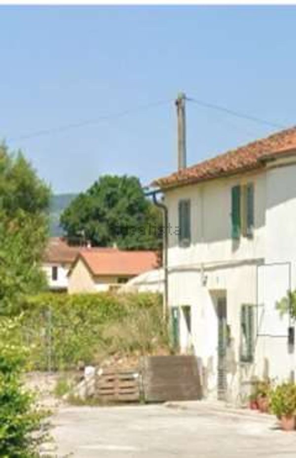 casa indipendente in vendita a Pistoia in zona Bottegone