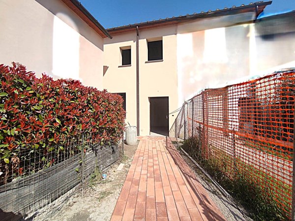 casa indipendente in vendita a Pistoia in zona Bottegone