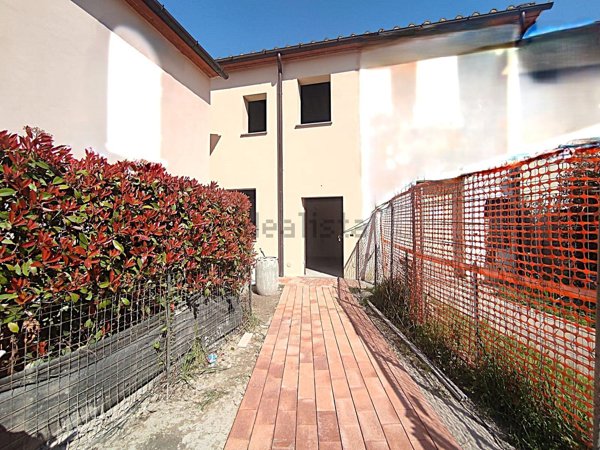 casa indipendente in vendita a Pistoia in zona Bottegone