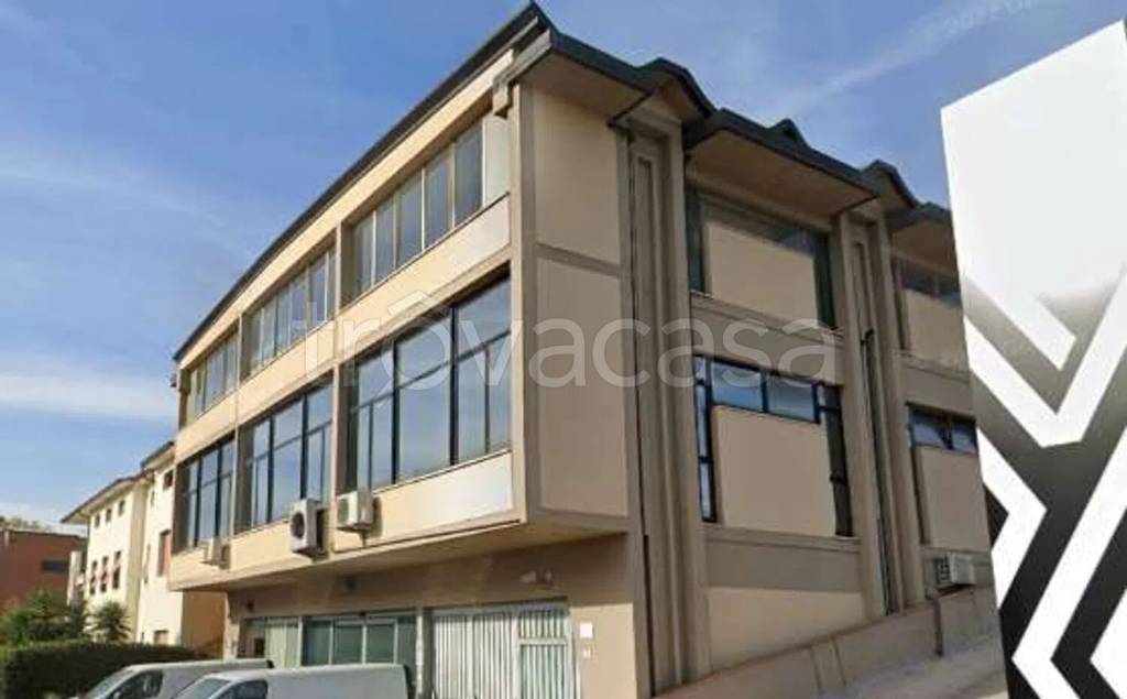 ufficio in vendita a Pistoia