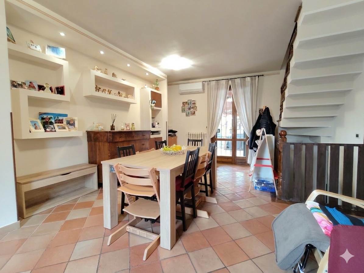 casa indipendente in vendita a Pistoia in zona Centro Città