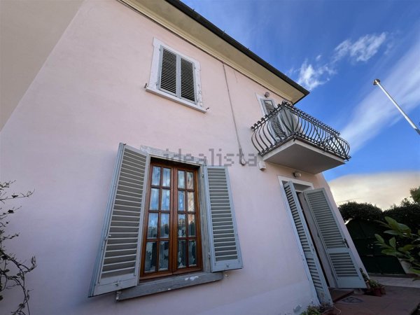 casa indipendente in vendita a Pistoia in zona Stadio