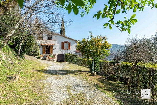 esavano in vendita a Pistoia in zona San Felice