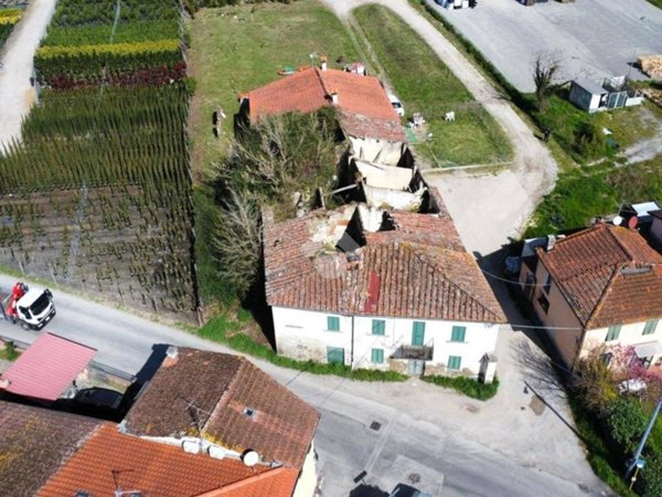 casa indipendente in vendita a Pistoia in zona Spazzavento