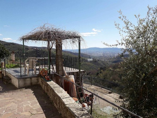 casa indipendente in vendita a Pistoia in zona Valdibure