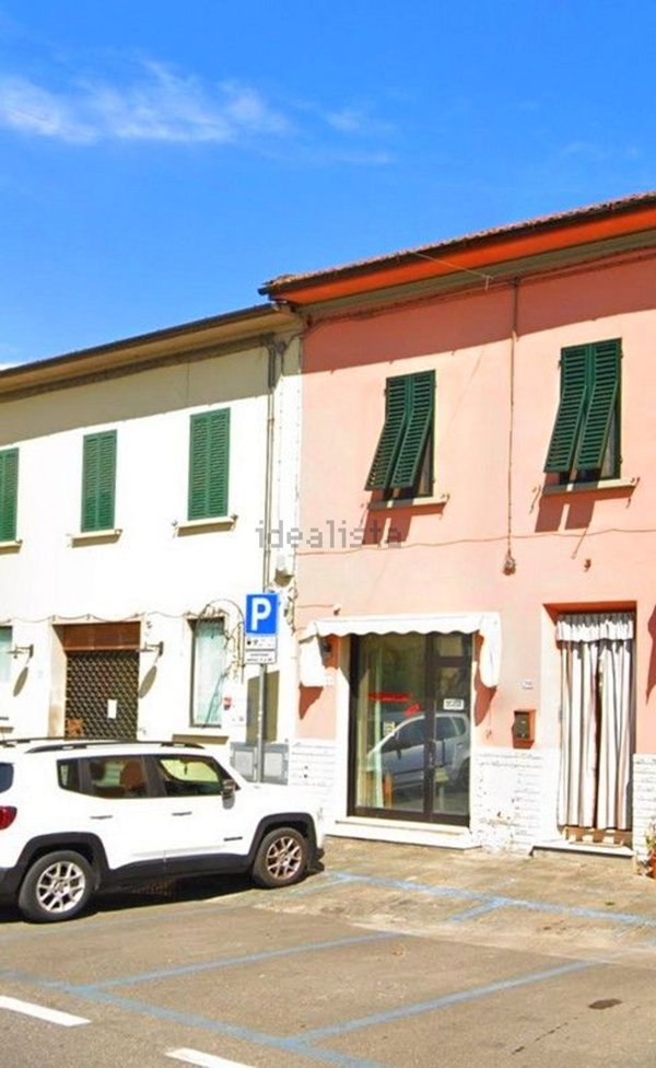 locale commerciale in vendita a Pistoia