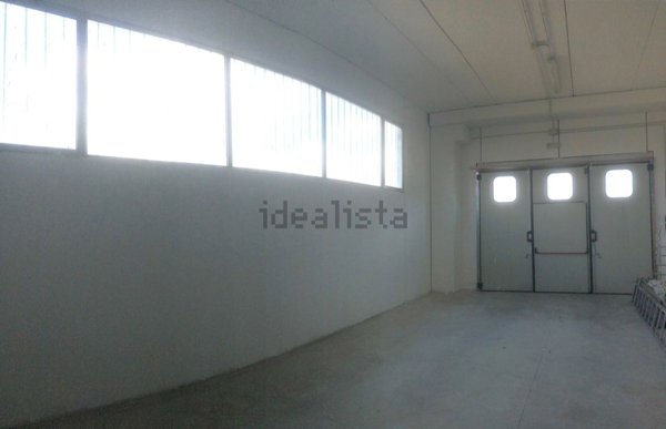 locale di sgombero in vendita a Pistoia in zona Bottegone