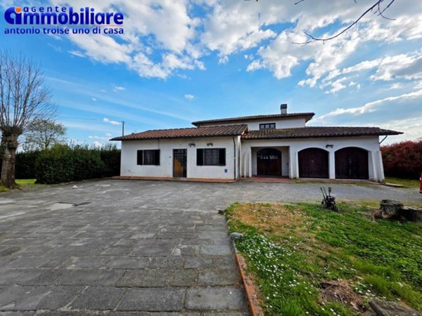 casa indipendente in vendita a Pistoia in zona Bottegone