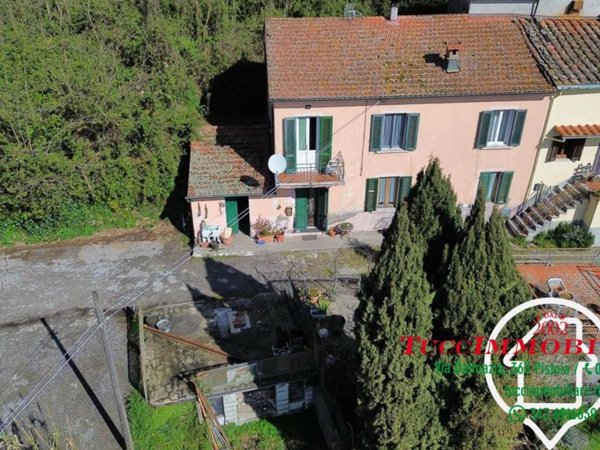 casa indipendente in vendita a Pistoia in zona Campiglio