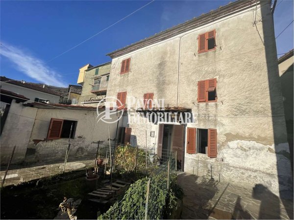 casa indipendente in vendita a Pistoia in zona Villa di Baggio