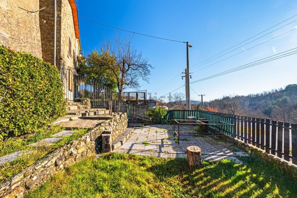 casa indipendente in vendita a Pistoia in zona Le Piastre
