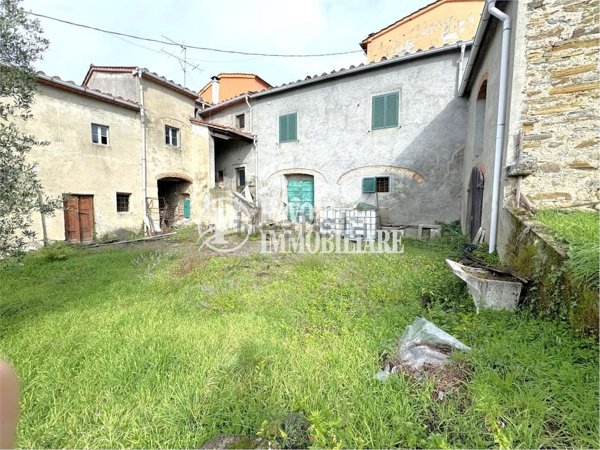 casa indipendente in vendita a Pistoia in zona Baggio