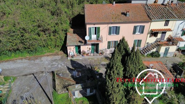 casa indipendente in vendita a Pistoia in zona Cireglio