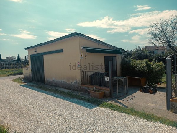 casa indipendente in vendita a Pistoia in zona Bottegone