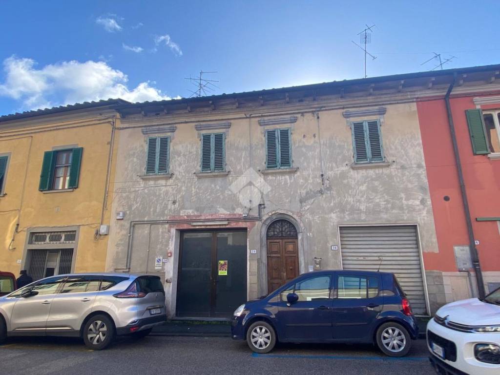casa semindipendente in vendita a Pistoia in zona Centro Città