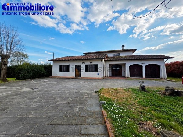 casa indipendente in vendita a Pistoia in zona Bottegone