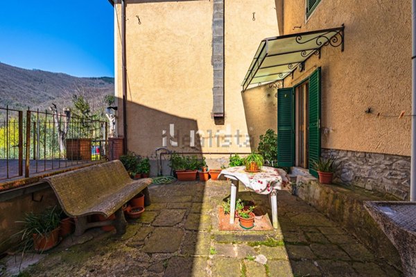 casa indipendente in vendita a Pistoia in zona Baggio