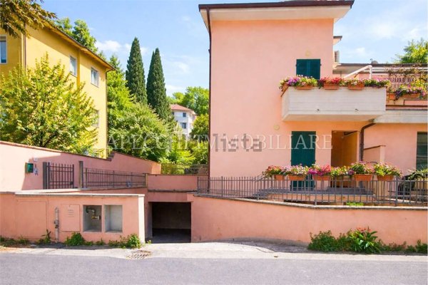 casa indipendente in vendita a Pistoia in zona Stadio