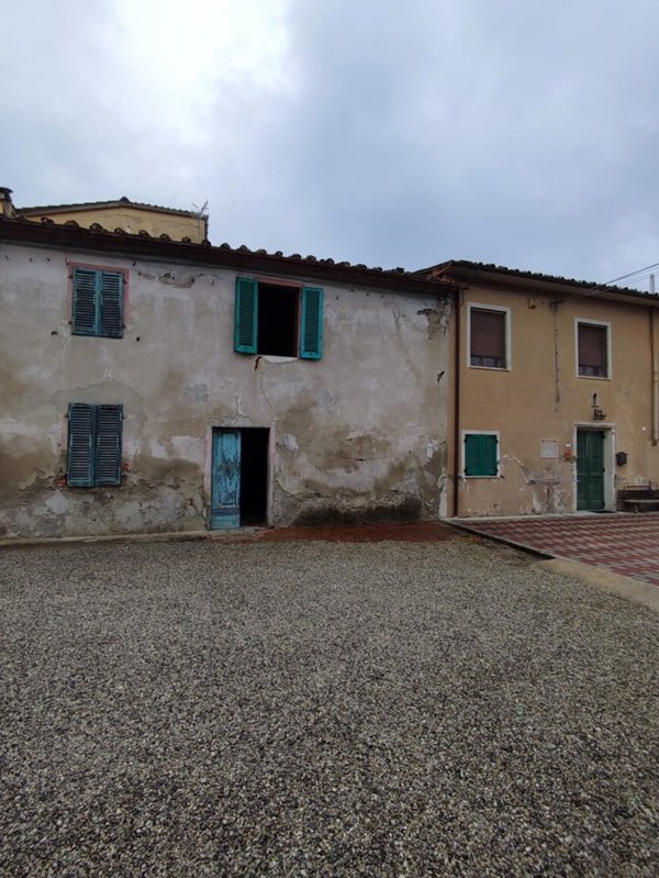 casa indipendente in vendita a Pistoia in zona Bottegone