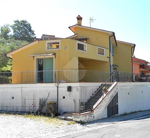 casa indipendente in vendita a Pistoia in zona Baggio