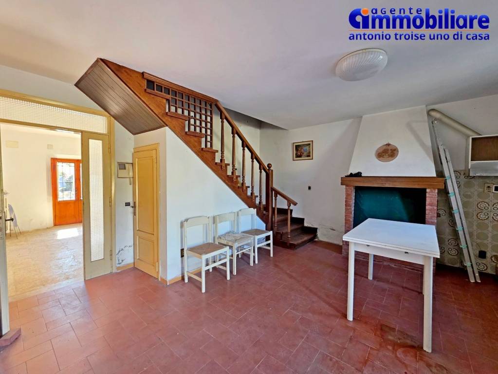 casa indipendente in vendita a Pistoia in zona Spazzavento