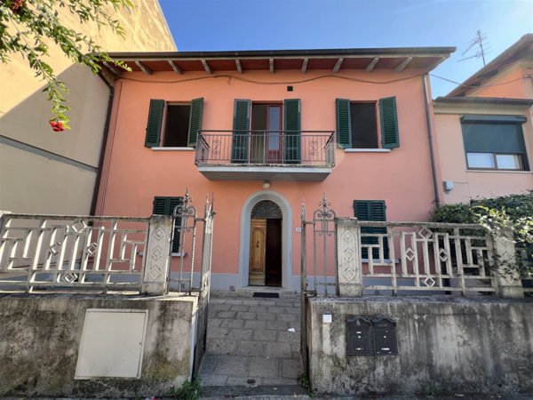 casa indipendente in vendita a Pistoia