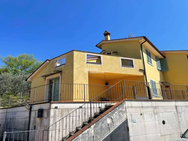 casa indipendente in vendita a Pistoia in zona Baggio