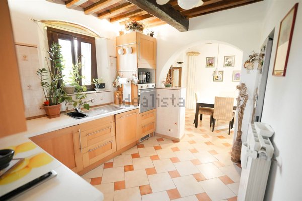 casa indipendente in vendita a Pistoia in zona Bottegone