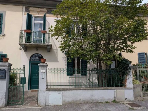 casa indipendente in vendita a Pistoia in zona Centro Città