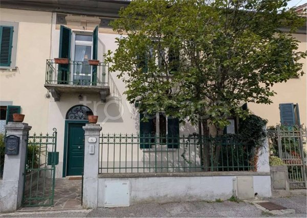 casa indipendente in vendita a Pistoia in zona Stadio