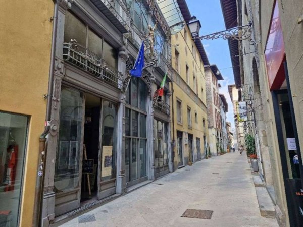 ufficio in vendita a Pistoia in zona Centro Città
