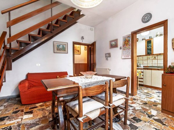 casa indipendente in vendita a Pistoia in zona Bottegone