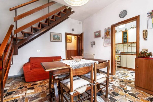 casa indipendente in vendita a Pistoia in zona Bottegone